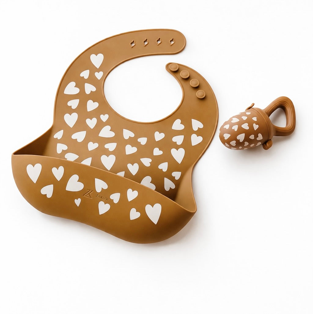 Bavoir en Silicone Souple – Motif Cœurs Blancs 🤍